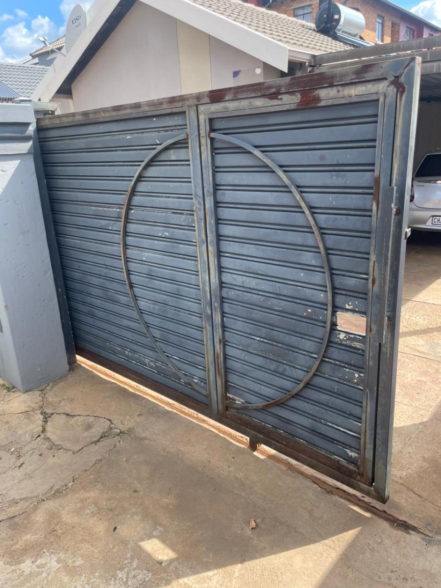 To Let 3 Bedroom Property for Rent in Sky City Gauteng