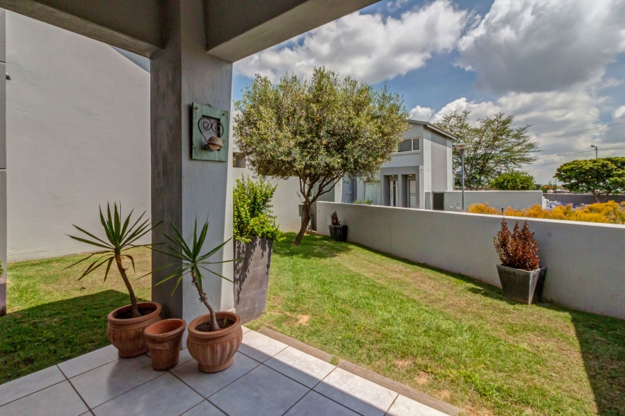 2 Bedroom Property for Sale in Broadacres Gauteng