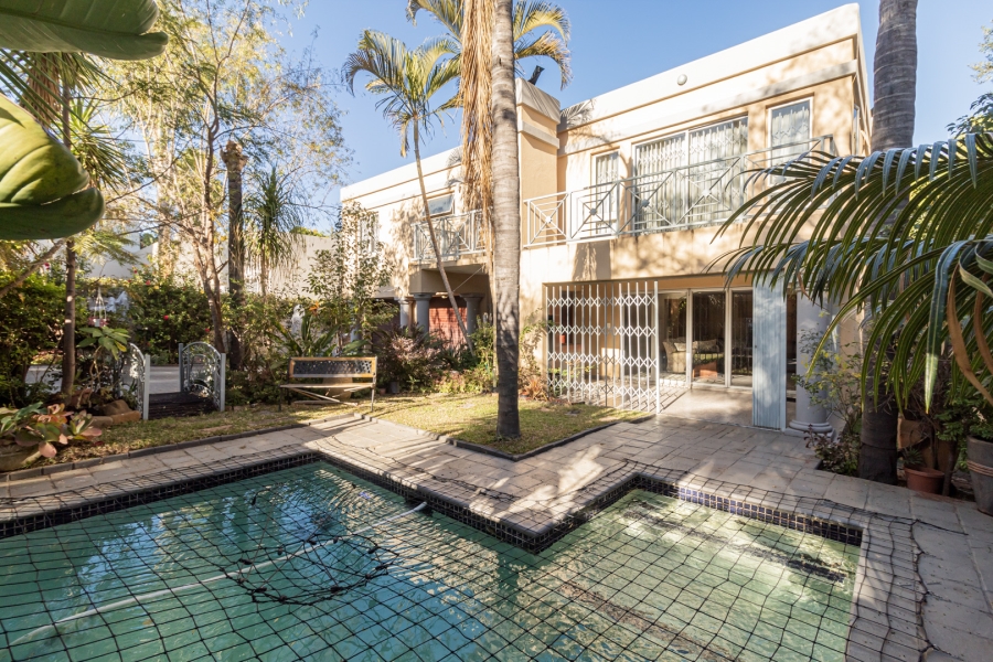 4 Bedroom Property for Sale in Faerie Glen Gauteng