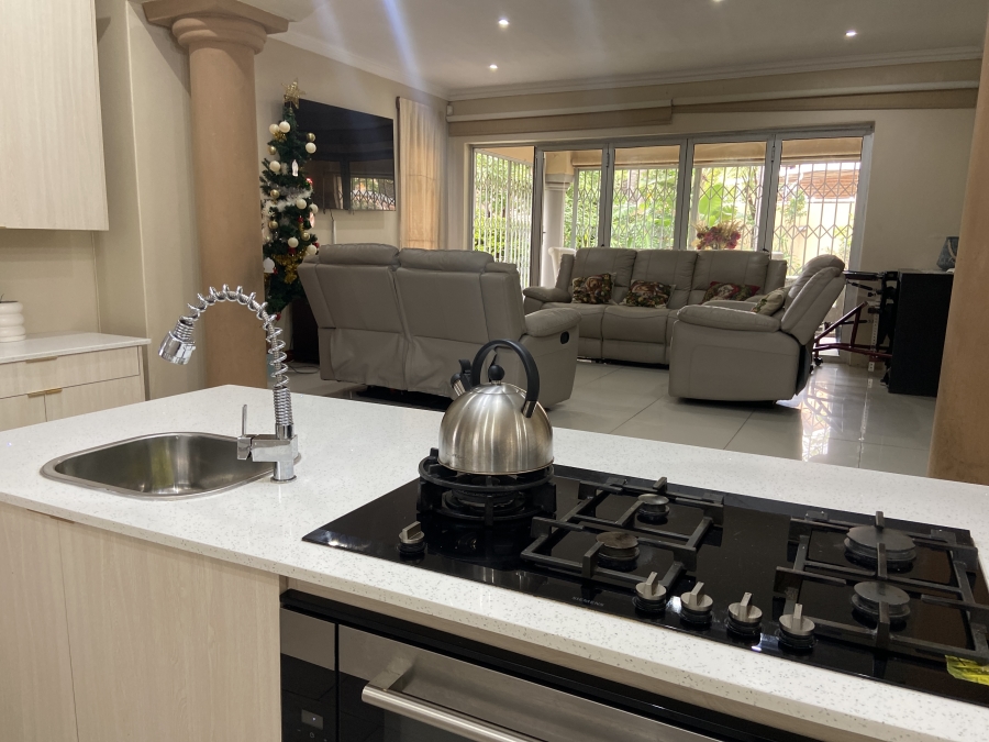 4 Bedroom Property for Sale in Faerie Glen Gauteng