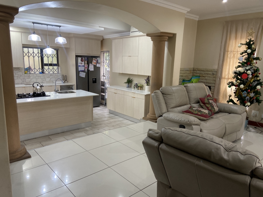 4 Bedroom Property for Sale in Faerie Glen Gauteng