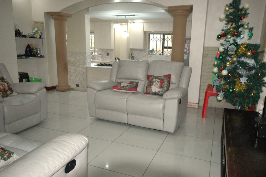 4 Bedroom Property for Sale in Faerie Glen Gauteng