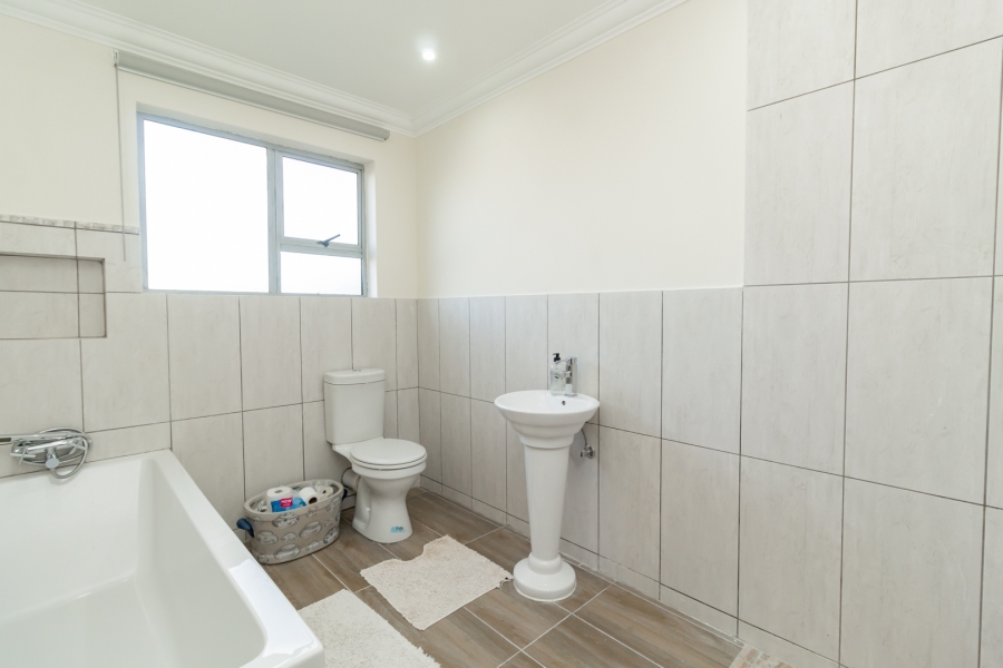 4 Bedroom Property for Sale in Faerie Glen Gauteng