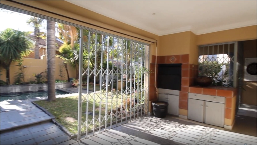 4 Bedroom Property for Sale in Faerie Glen Gauteng
