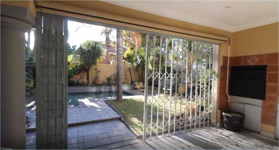 4 Bedroom Property for Sale in Faerie Glen Gauteng