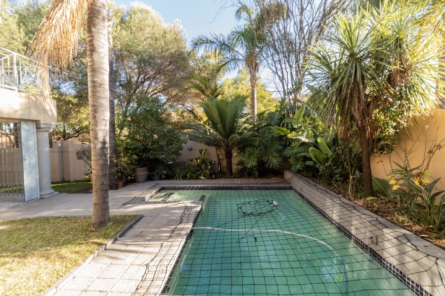 4 Bedroom Property for Sale in Faerie Glen Gauteng