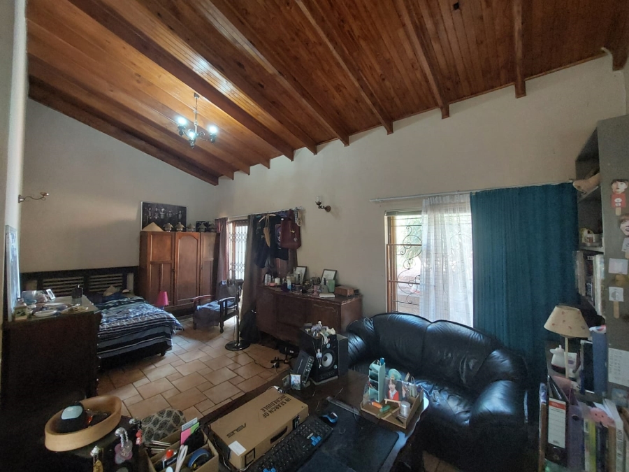 7 Bedroom Property for Sale in Florauna Gauteng