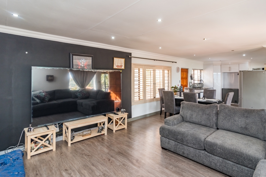 4 Bedroom Property for Sale in Wilro Park Gauteng