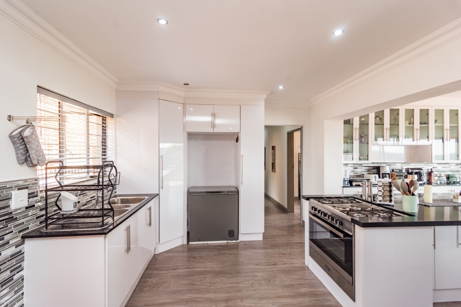 4 Bedroom Property for Sale in Wilro Park Gauteng