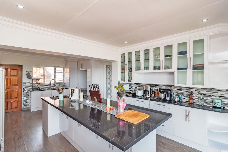 4 Bedroom Property for Sale in Wilro Park Gauteng