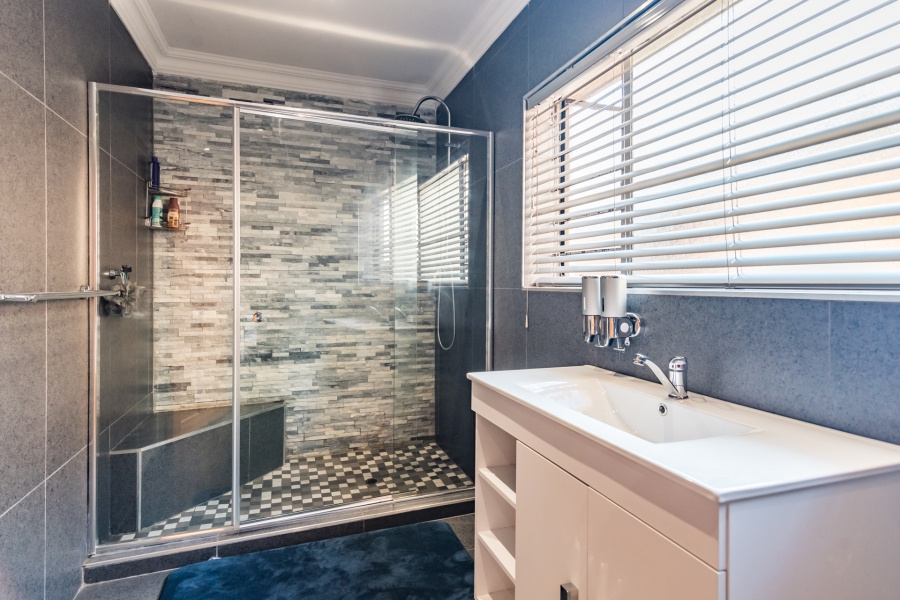 4 Bedroom Property for Sale in Wilro Park Gauteng