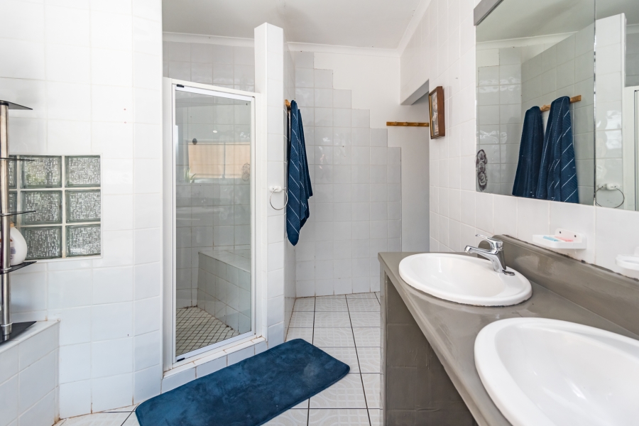 4 Bedroom Property for Sale in Wilro Park Gauteng