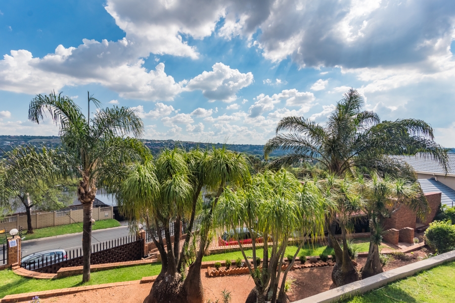 4 Bedroom Property for Sale in Wilro Park Gauteng