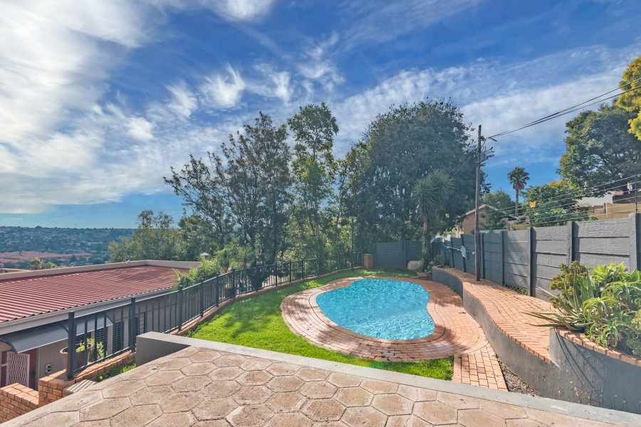 4 Bedroom Property for Sale in Wilro Park Gauteng