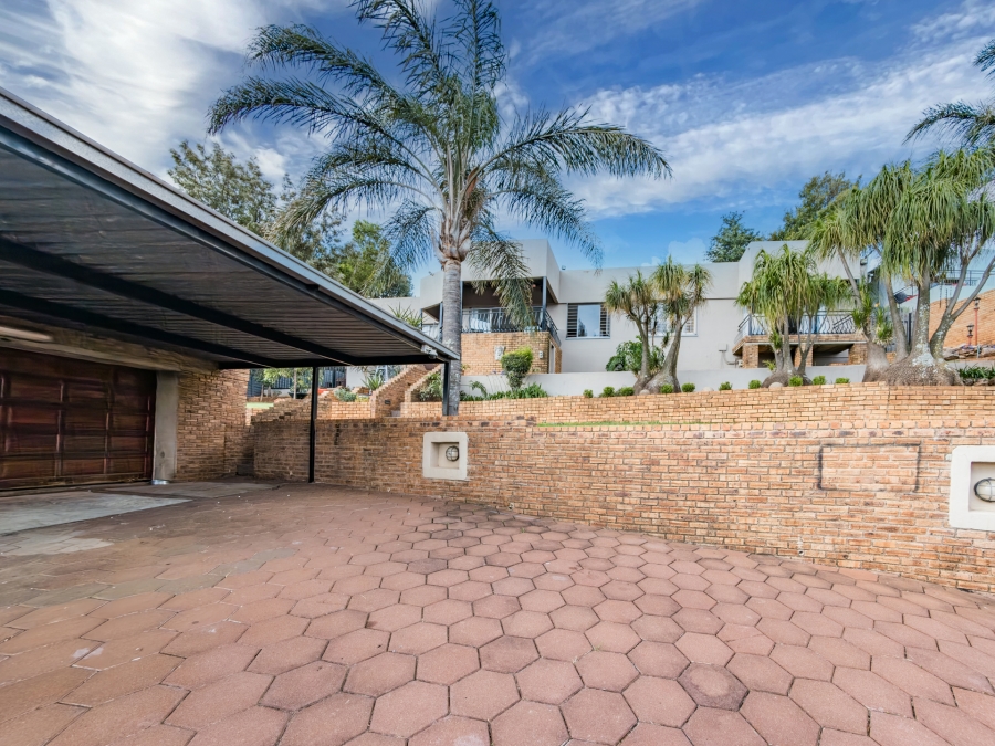 4 Bedroom Property for Sale in Wilro Park Gauteng