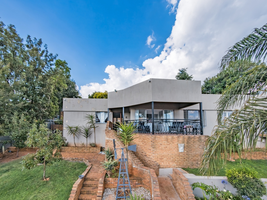 4 Bedroom Property for Sale in Wilro Park Gauteng