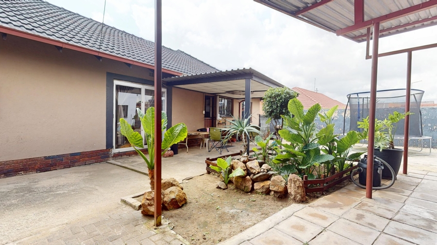 3 Bedroom Property for Sale in Cruywagenpark Gauteng