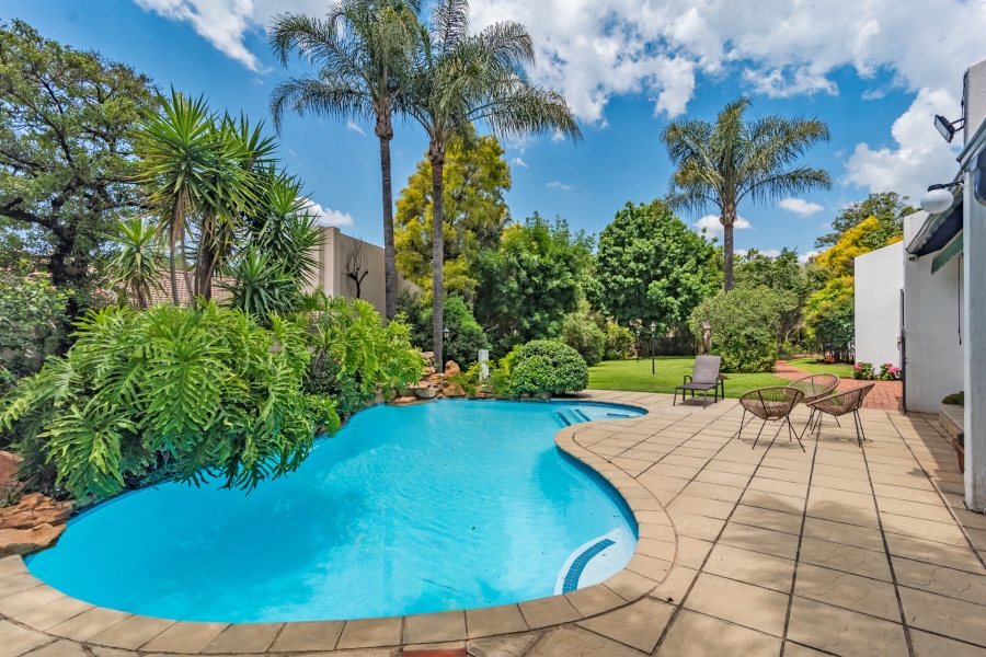 5 Bedroom Property for Sale in Magaliessig Gauteng