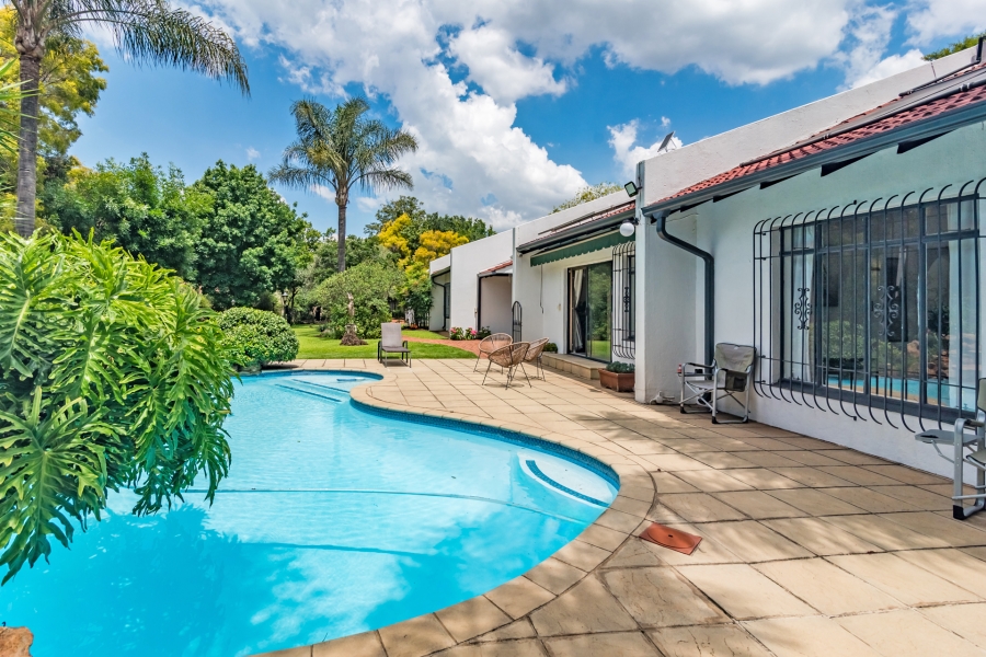 5 Bedroom Property for Sale in Magaliessig Gauteng