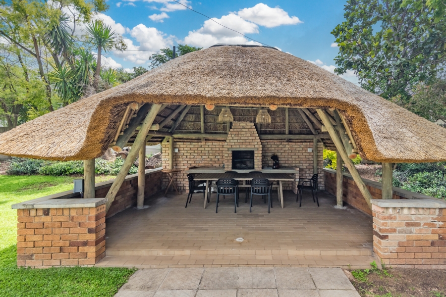 5 Bedroom Property for Sale in Magaliessig Gauteng