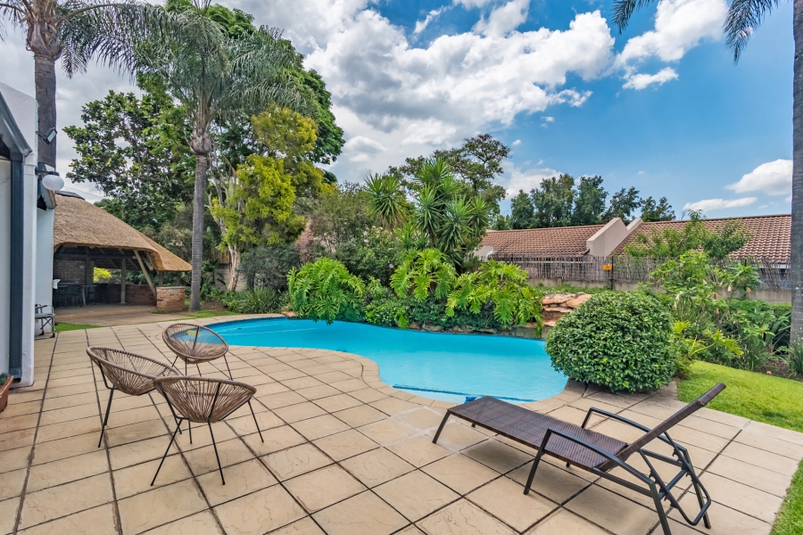 5 Bedroom Property for Sale in Magaliessig Gauteng