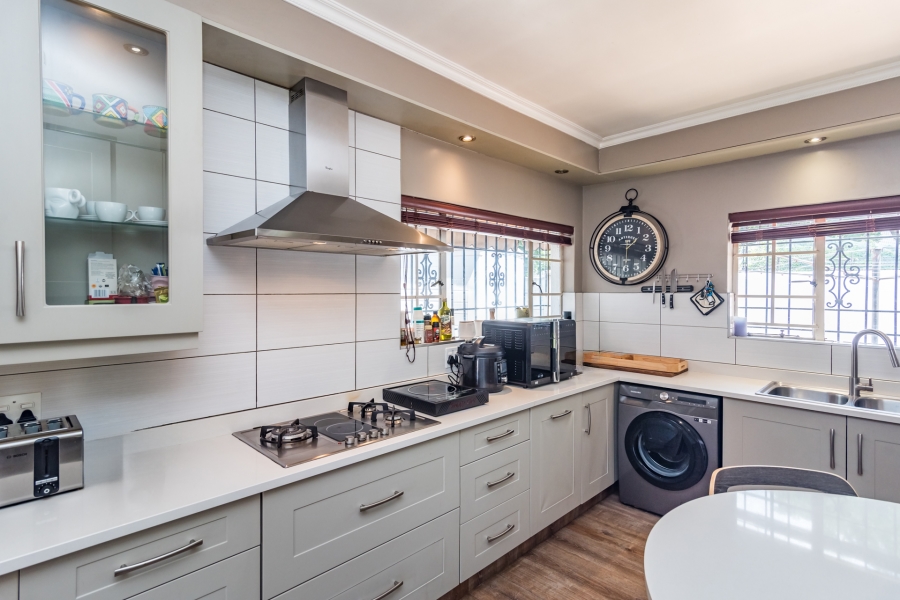 5 Bedroom Property for Sale in Magaliessig Gauteng