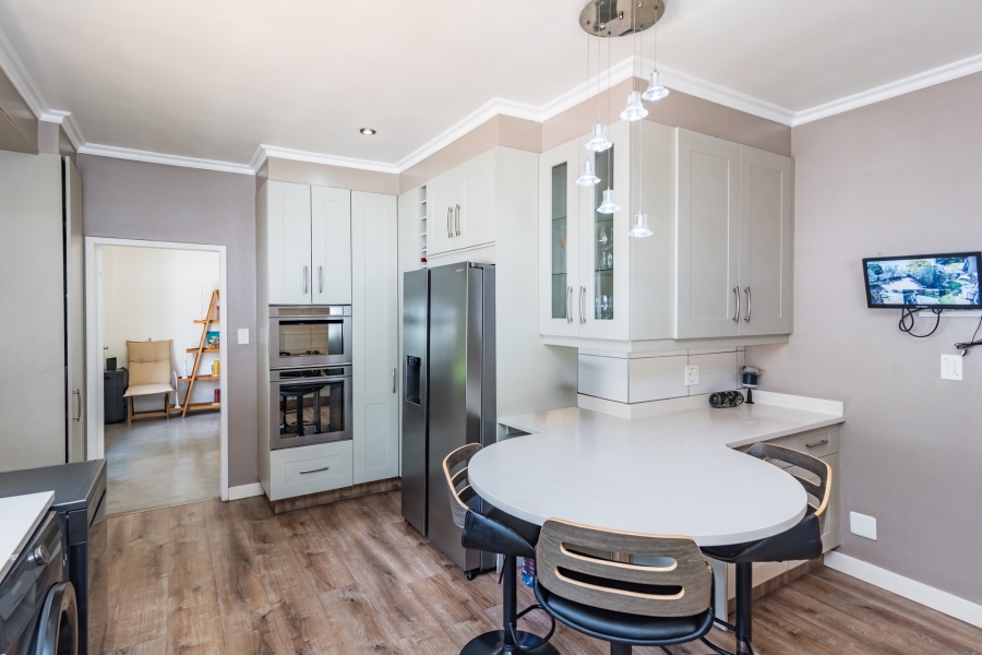 5 Bedroom Property for Sale in Magaliessig Gauteng