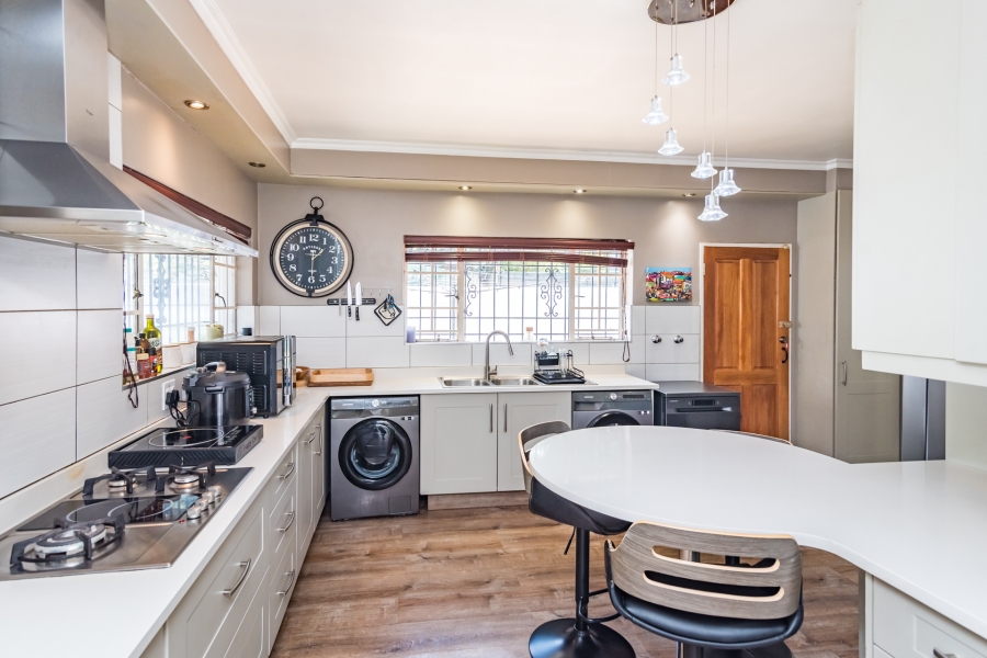 5 Bedroom Property for Sale in Magaliessig Gauteng