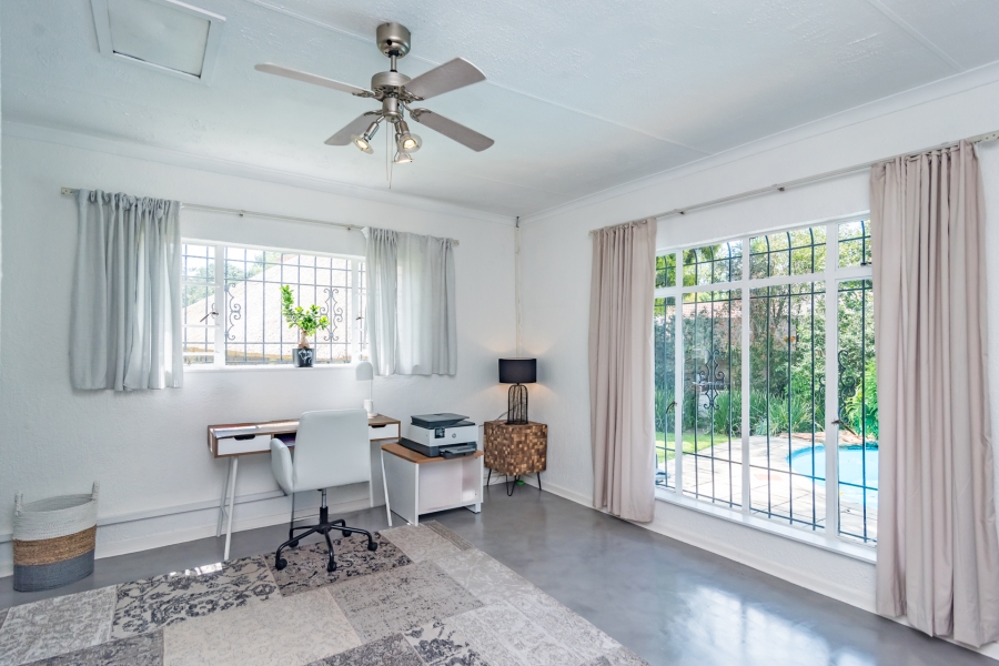 5 Bedroom Property for Sale in Magaliessig Gauteng