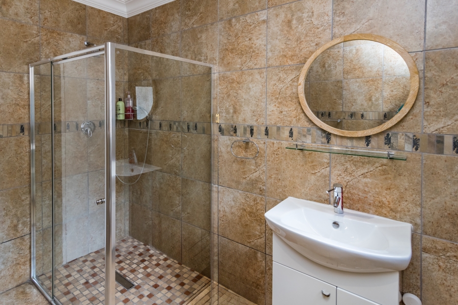 5 Bedroom Property for Sale in Magaliessig Gauteng