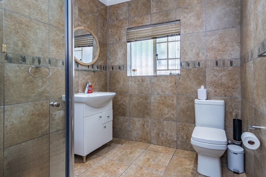 5 Bedroom Property for Sale in Magaliessig Gauteng