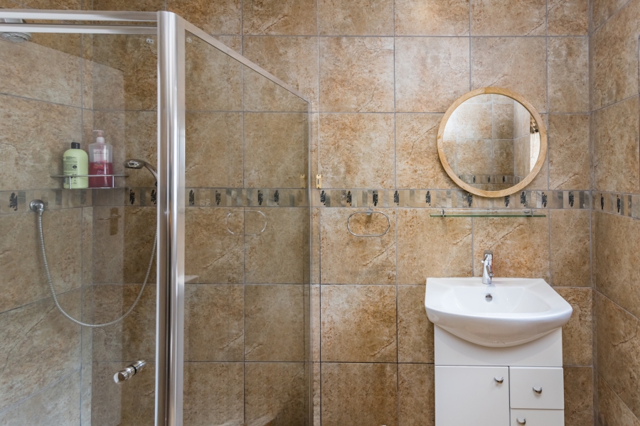 5 Bedroom Property for Sale in Magaliessig Gauteng