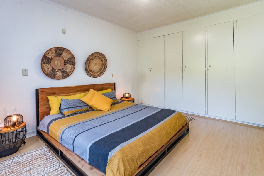 5 Bedroom Property for Sale in Magaliessig Gauteng