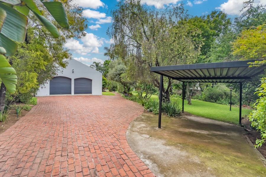 5 Bedroom Property for Sale in Magaliessig Gauteng