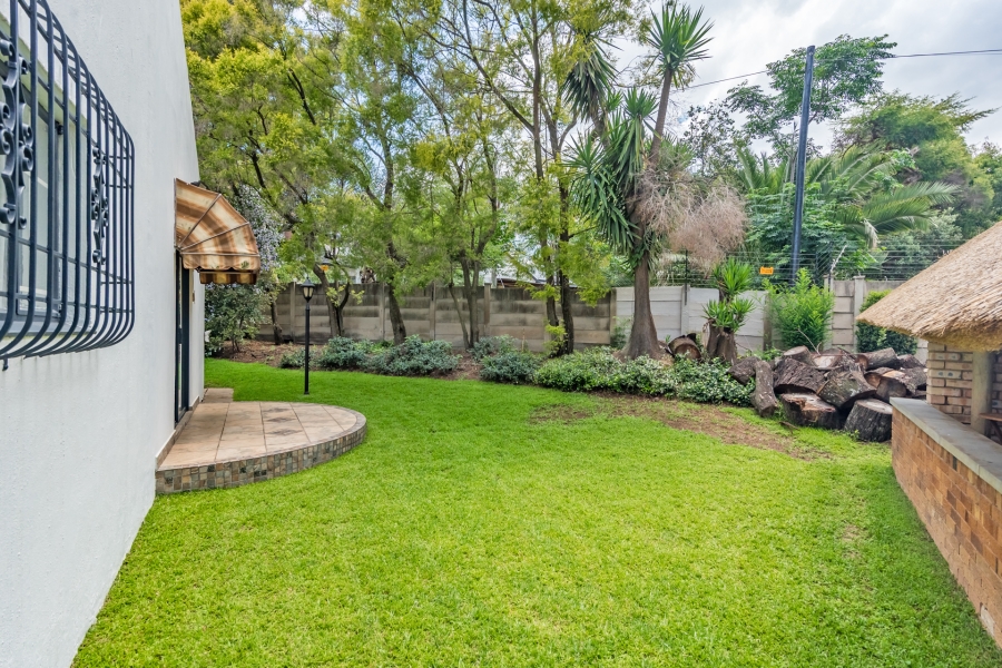 5 Bedroom Property for Sale in Magaliessig Gauteng