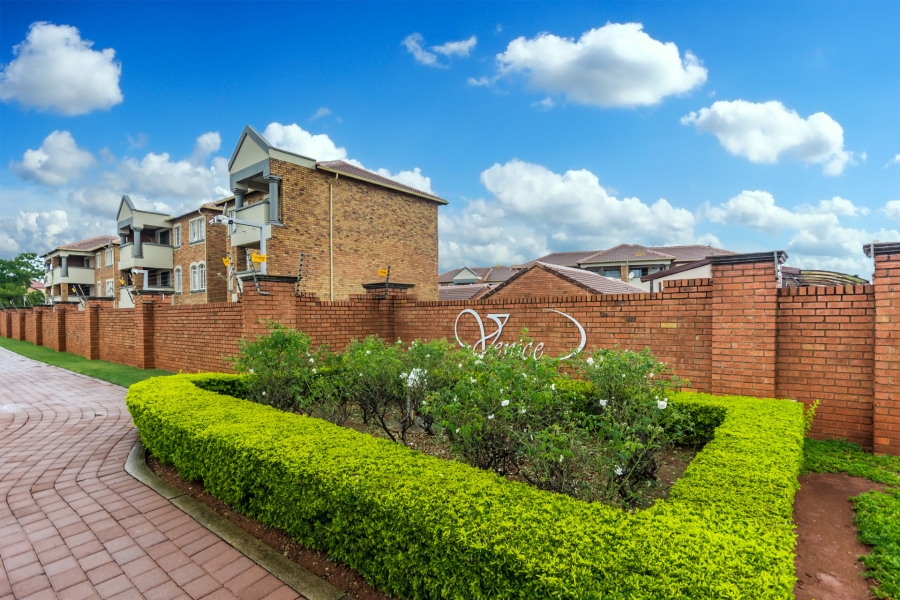 2 Bedroom Property for Sale in Die Hoewes Gauteng