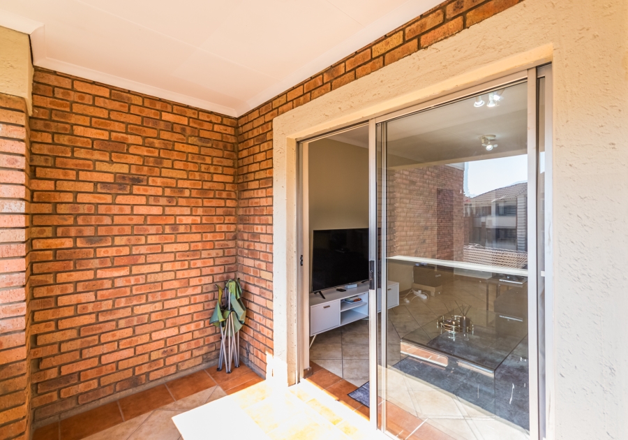 2 Bedroom Property for Sale in Die Hoewes Gauteng