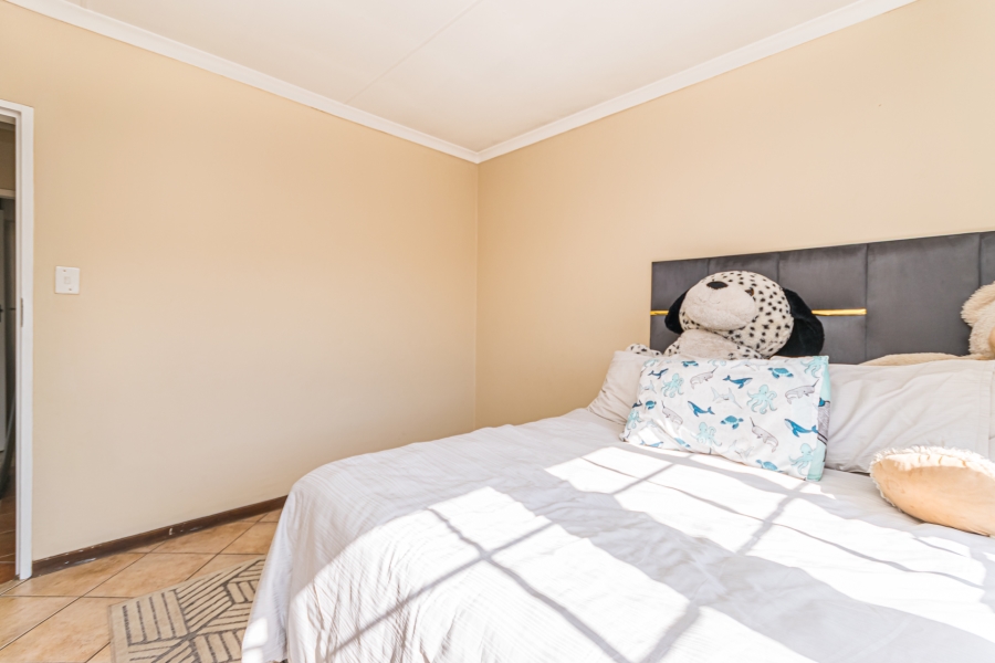 2 Bedroom Property for Sale in Die Hoewes Gauteng