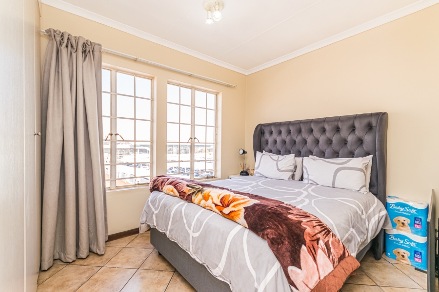 2 Bedroom Property for Sale in Die Hoewes Gauteng