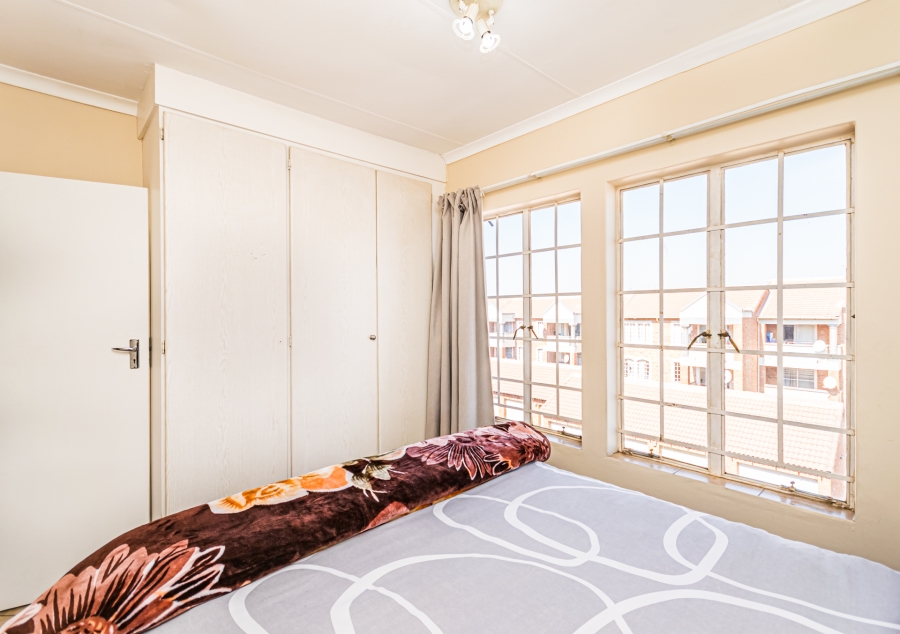 2 Bedroom Property for Sale in Die Hoewes Gauteng