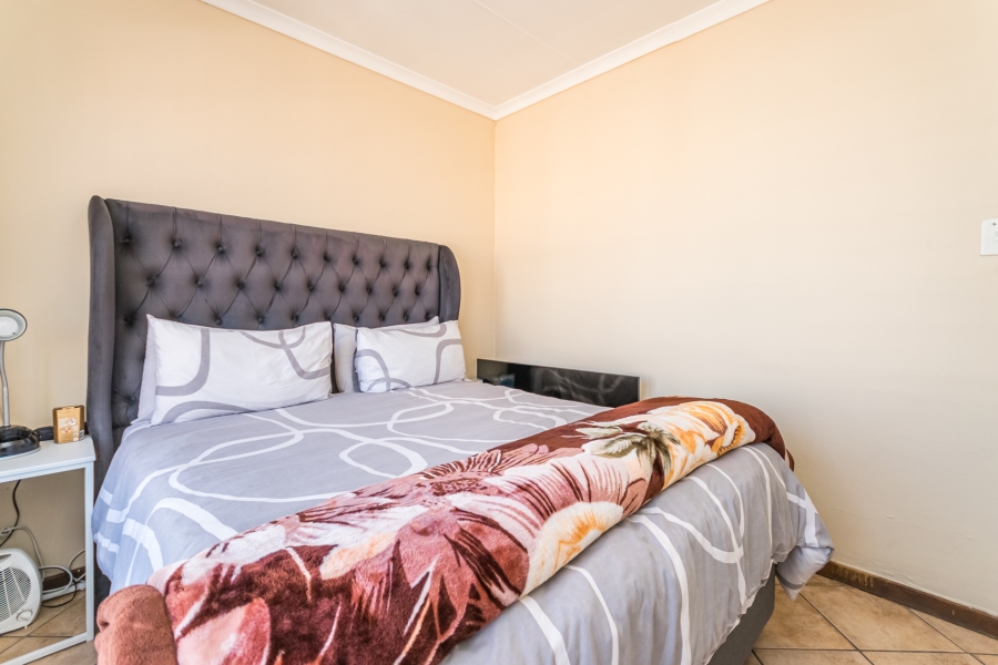 2 Bedroom Property for Sale in Die Hoewes Gauteng