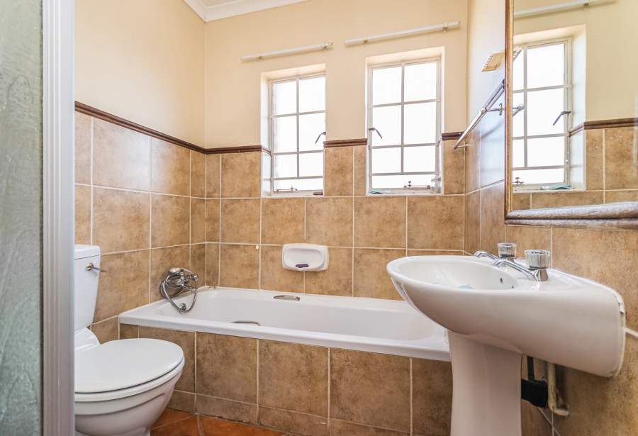 2 Bedroom Property for Sale in Die Hoewes Gauteng