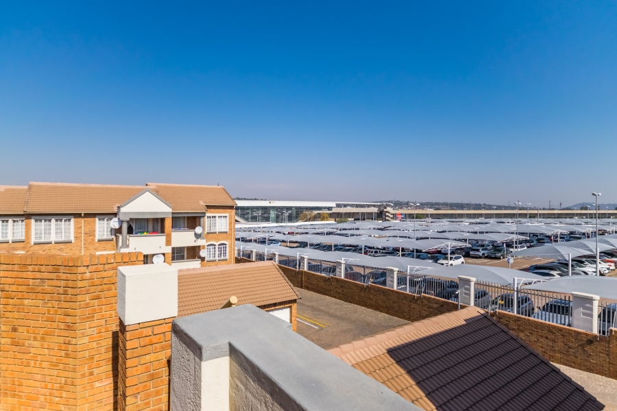 2 Bedroom Property for Sale in Die Hoewes Gauteng