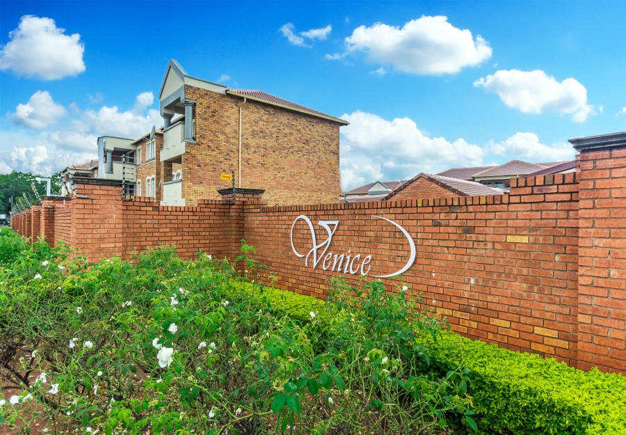 2 Bedroom Property for Sale in Die Hoewes Gauteng