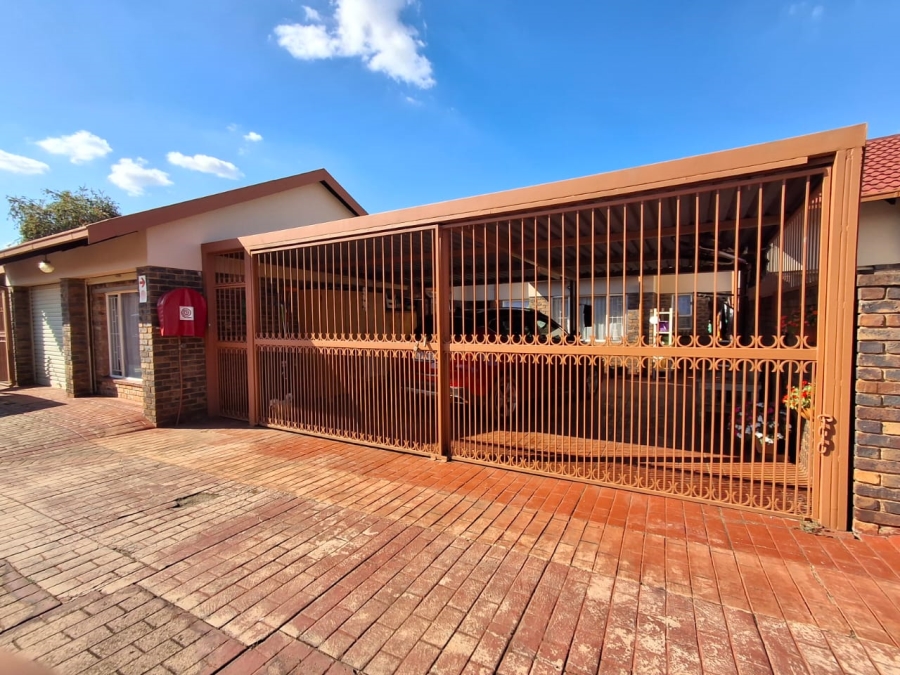 3 Bedroom Property for Sale in The Orchards Gauteng