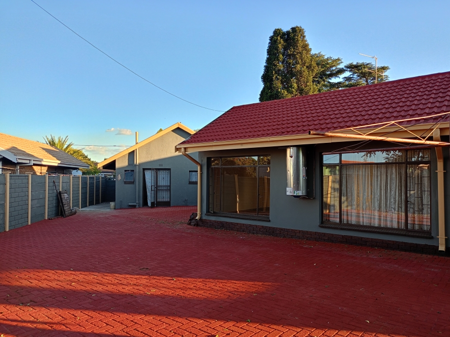 3 Bedroom Property for Sale in Sonland Park Gauteng