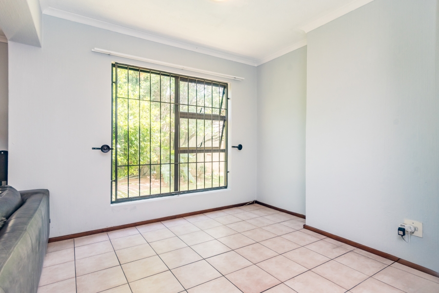 3 Bedroom Property for Sale in Magaliessig Gauteng