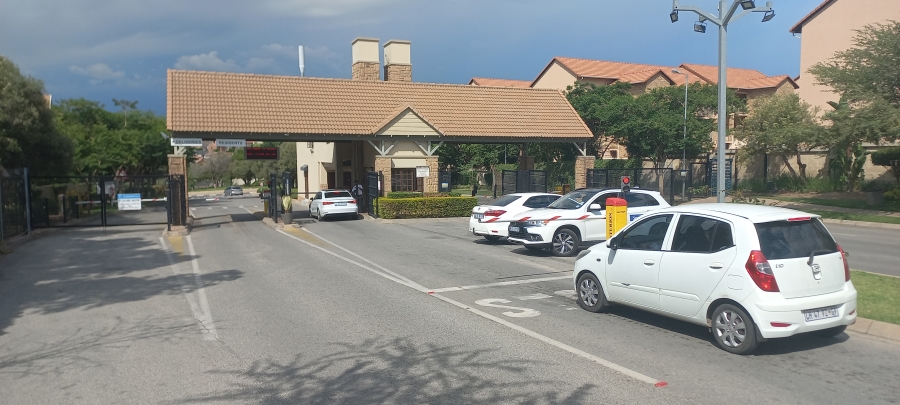 2 Bedroom Property for Sale in Kosmosdal Gauteng