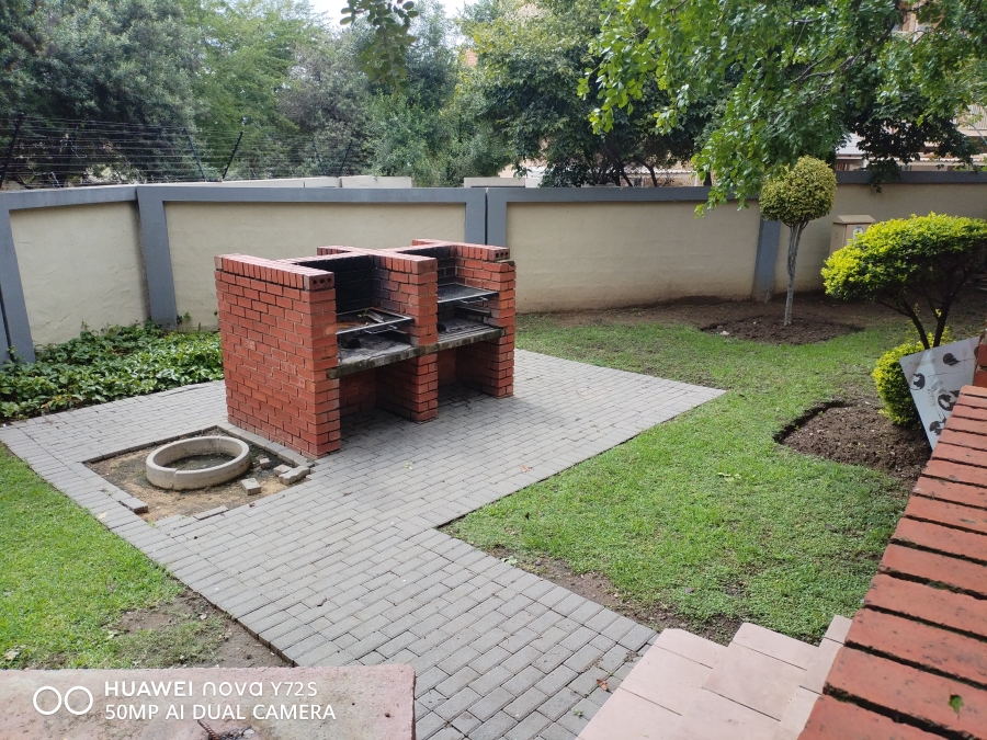 2 Bedroom Property for Sale in Kosmosdal Gauteng