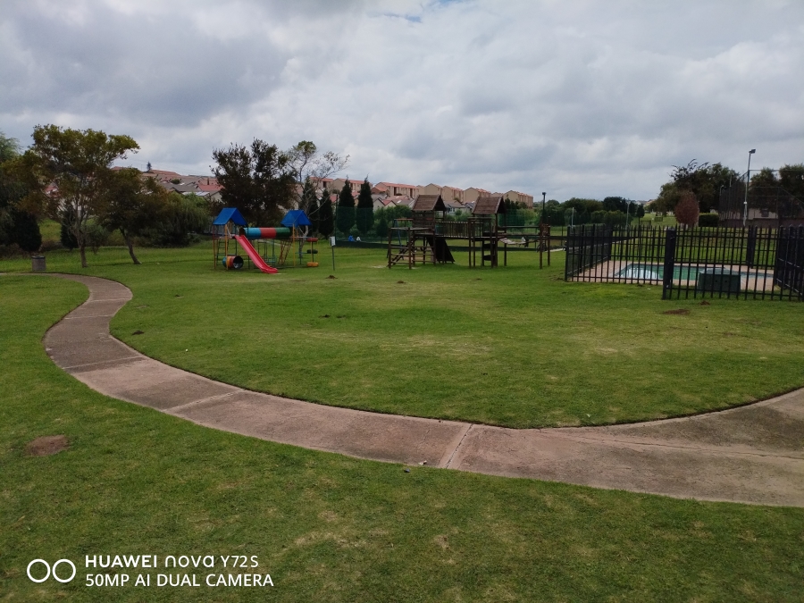 2 Bedroom Property for Sale in Kosmosdal Gauteng